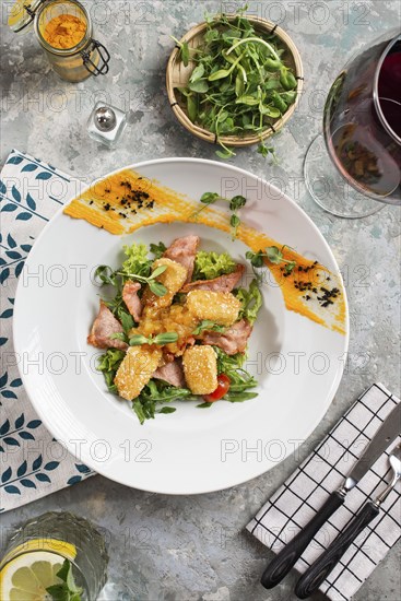 Salad with bacon and deep fried meat