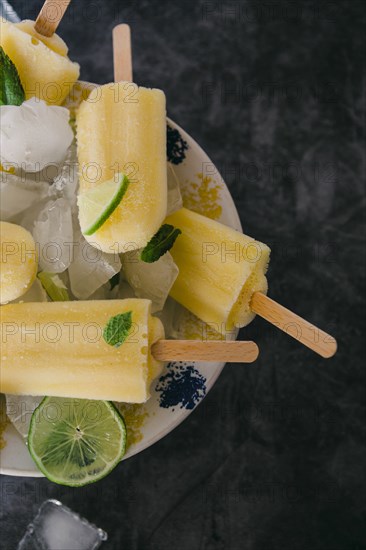 Lemon ice pops with mint and lime