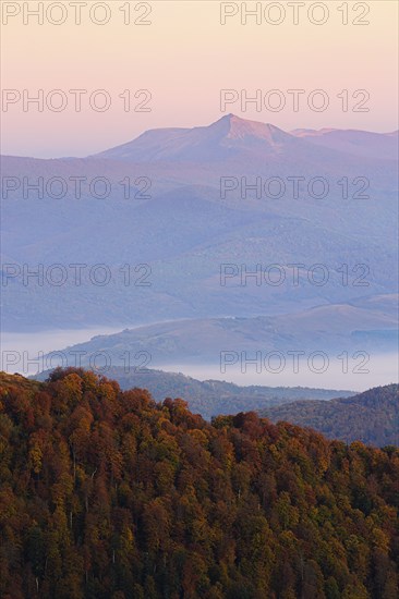 Ukraine, Zakarpattia region, Carpathians, Borzhava, Carpathian Mountains at sunset