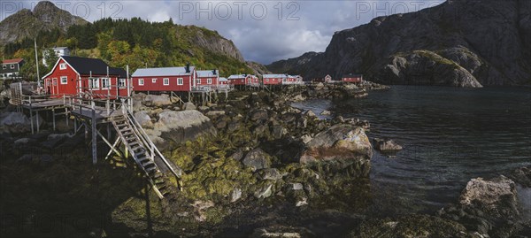 Norway, Lofoten Islands, Nusfjord, Panoramic view of fishing village with red houses