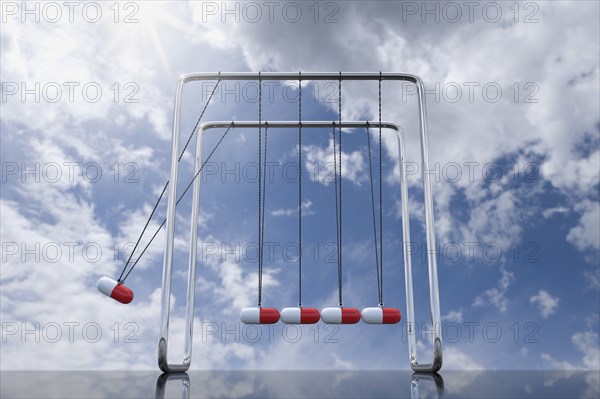Newtons cradle with capsules