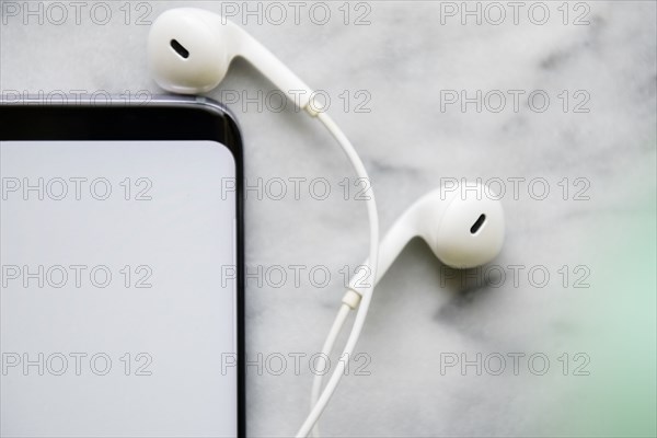 Earphones and smart phone