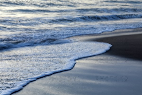Long exposure shot of waves
