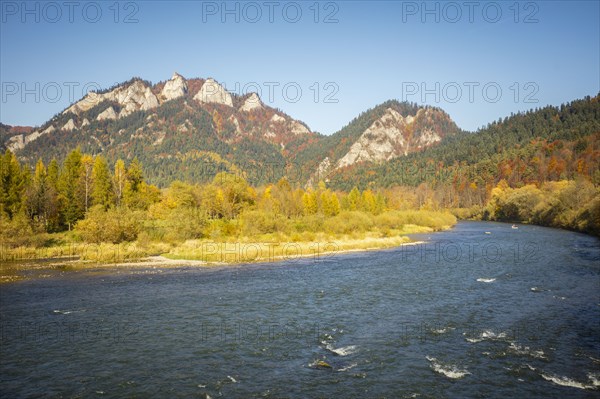 Poland,  Lesser Poland, Sromowce Nizne, Landscape with peaks over river