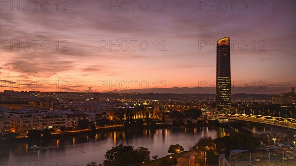 Spain, Seville, Triana, View over Guadalquivir River to Triana