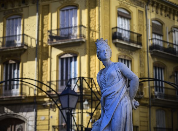 Spain, Valencia, Placa De Joan De Vila Rasa, Statue in Placa De Joan De Vila Rasa