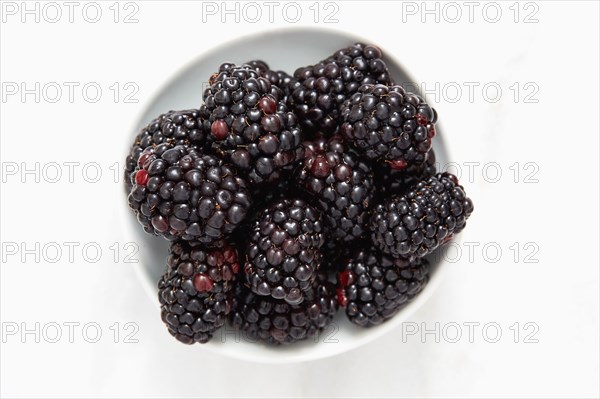 Blackberries in bowl