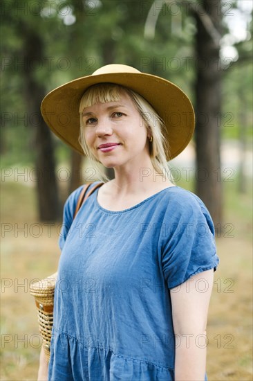 USA, Utah, Bryce Canyon, Portrait of woman in hat