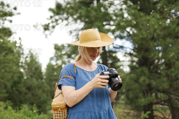 USA, Utah, Bryce Canyon, Woman holding digital camera in national park