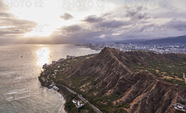 USA, Hawaii, Honolulu, Diamond Head, Ariel view of Diamond Head at sunset