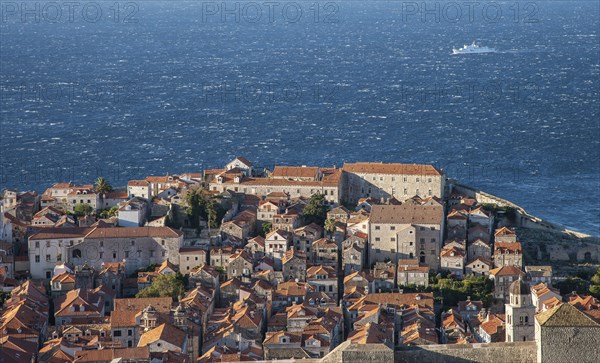 Croatia, Dubrovnik, Old town on waterfront