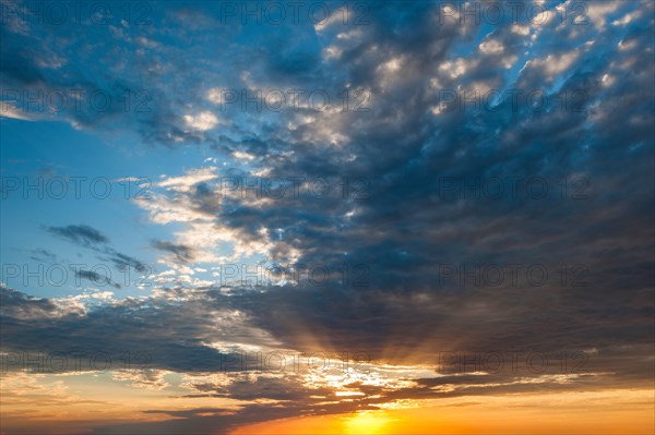 USA, South Dakota, Cloudscape with setting sun