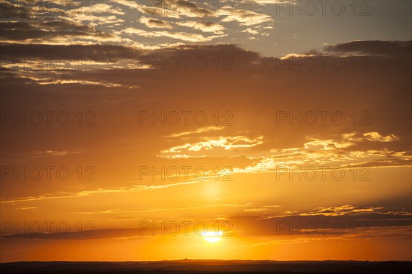 USA, South Dakota, Cloudscape with setting sun