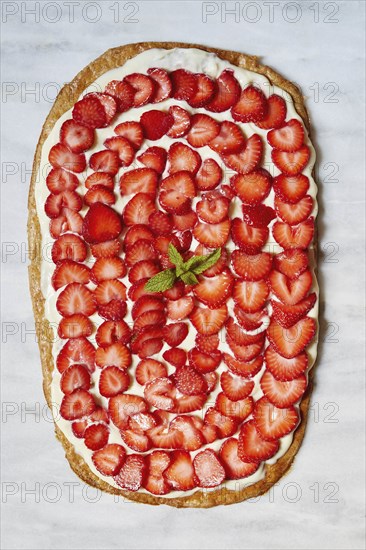 Strawberry tart with mint