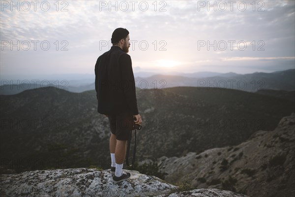 Italy, Liguria, La Spezia, Man looking at mountain range from mountain top