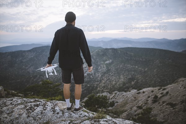 Italy, Liguria, La Spezia, Man looking at mountain range from mountain top