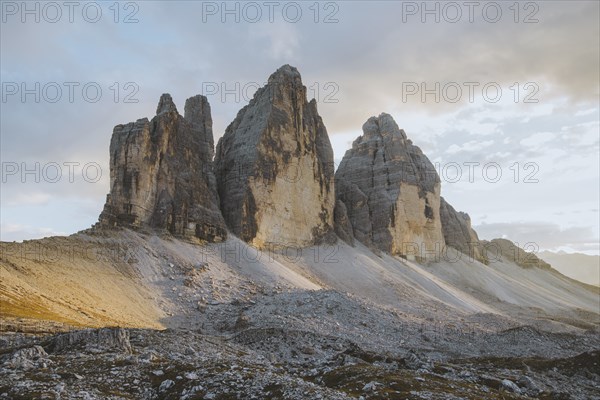 Italy, South Tirol, Sexten Dolomites, Tre Cime di Lavaredo, Rock formations on top of mountain