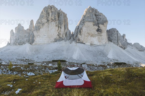 Italy, South Tirol, Sexten Dolomites, Tre Cime di Lavaredo, Tent in front of rock formations
