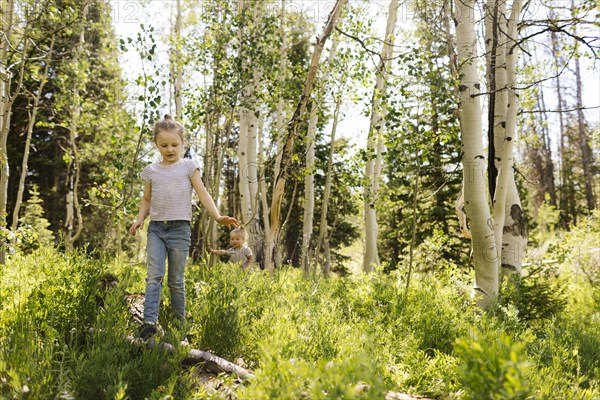 USA, Utah, Uinta National Park, Two sisters (2-3, 6-7) walking in forest