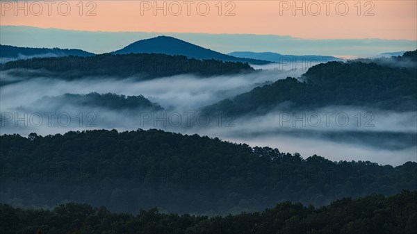 USA, Georgia, Blue Ridge Mountains covered with fog at sunrise