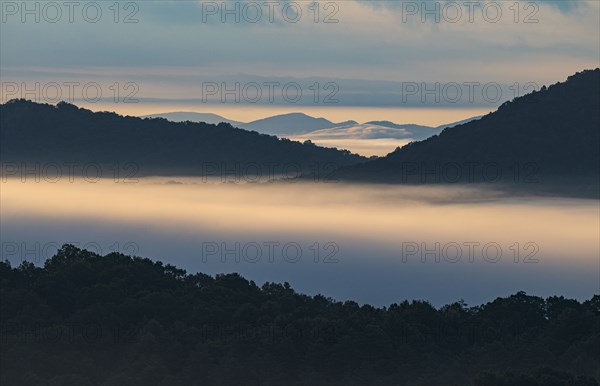 USA, Georgia, Blue Ridge Mountains covered with fog at sunrise