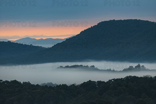 USA, Georgia, Blue Ridge Mountains covered with fog at sunrise