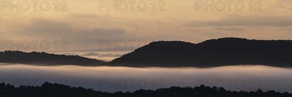 USA, Georgia, Blue Ridge Mountains covered with fog at sunrise