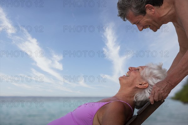 Indian Ocean, Maldives, Ari Atoll, Vilamendhoo Island, Smiling couple on tropical beach