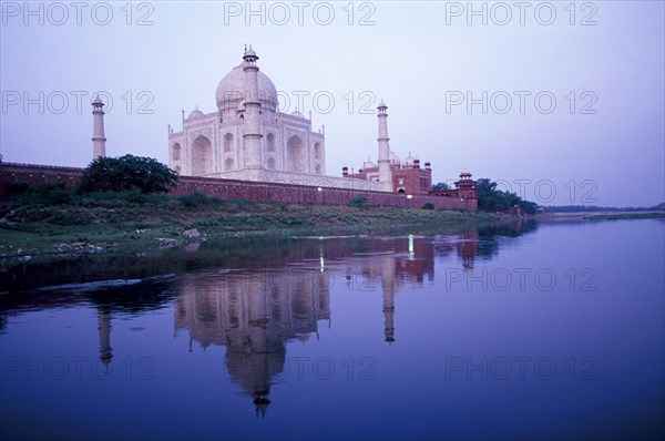 Taj Mahal reflecting in river