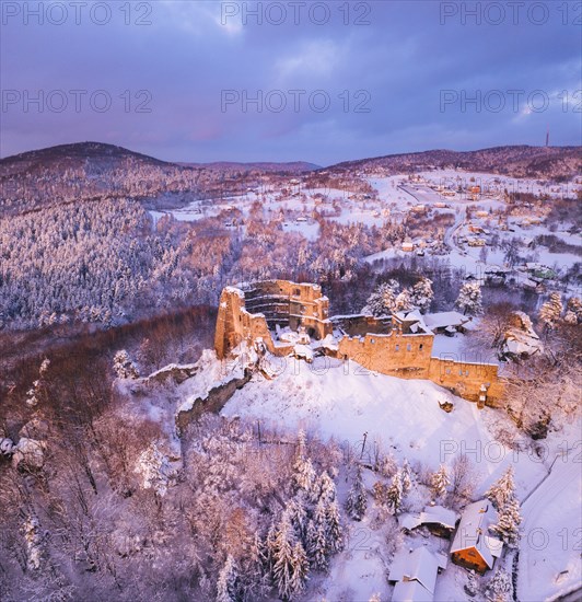 Poland, Subcarpathia, Odrzykon, Aerial view of ruins of Kamieniec Castle in winter