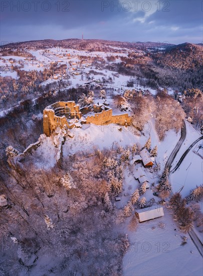 Poland, Subcarpathia, Odrzykon, Aerial view of ruins of Kamieniec Castle in winter