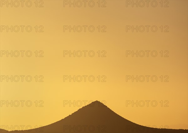 Usa, New Mexico, Santa Fe, El Dorado, Sunset sky over desert