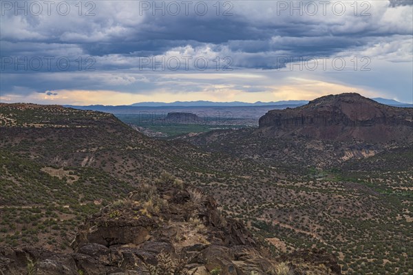 Usa, New Mexico, White Rock, Storm clouds gathering over White Rock Overlook