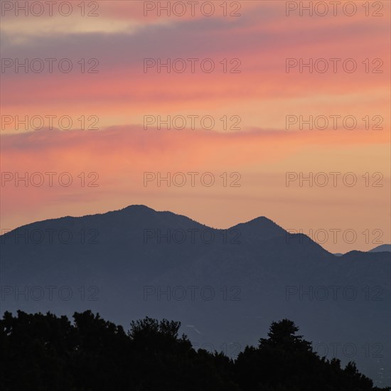 Usa, New Mexico, Sandia Mountains From Santa Fe, Colorful skies over Sandai Mountains at sunset