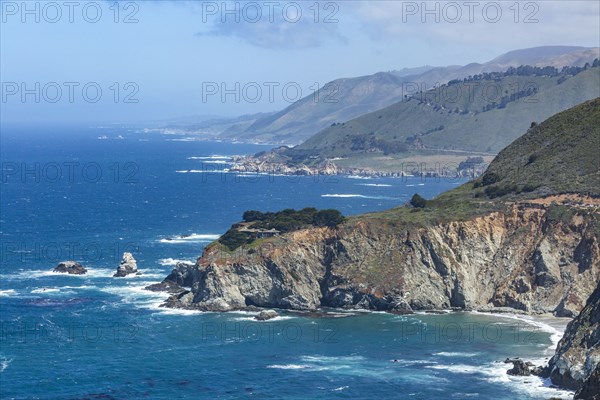 Usa, California, Big Sur, Pacific Ocean coastline with rocky cliffs