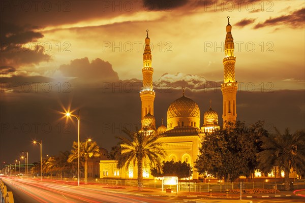 Time lapse view of Jumeira Mosque at dusk