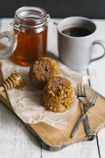 Dessert cakes with coffee and honey