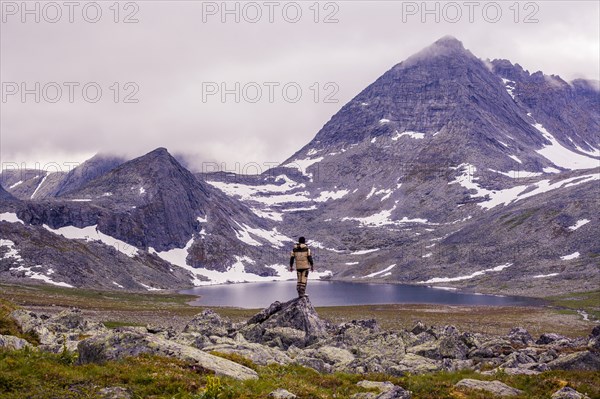 Mari hiker admiring remote mountains