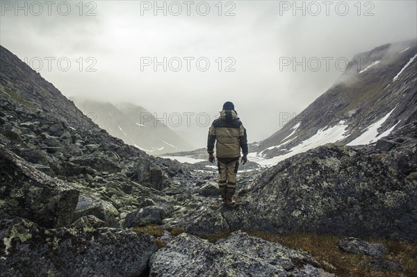 Mari hiker admiring mountain valley