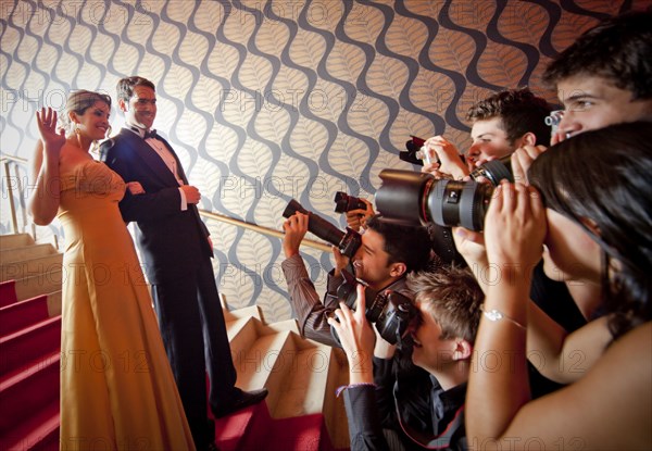 Famous Hispanic couple posing for press photographers