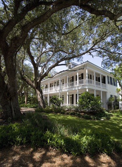 Front exterior plantation house