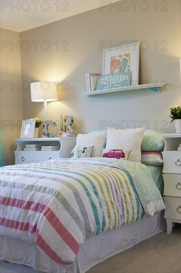 Bed and wall shelf in child's bedroom