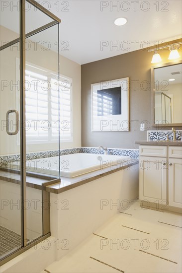 Bathtub in master bathroom