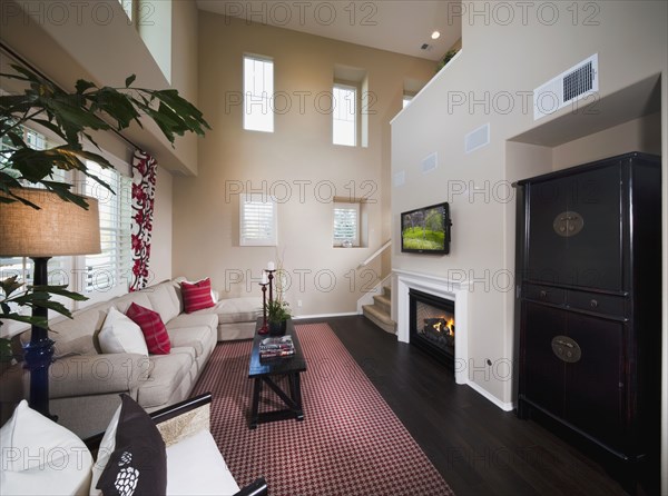 Small contemporary sitting room with red accents