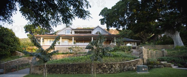 Front exterior Hawaiian home