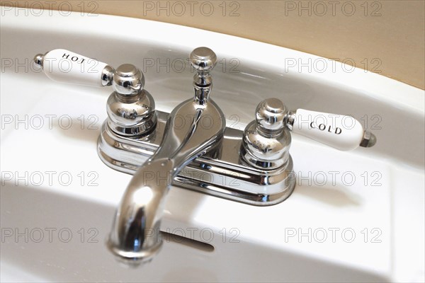 Detail faucet labeled hot and cold