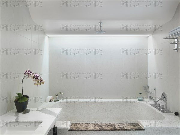 Clean modern bathroom with hot tub