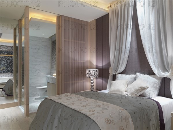 Elegant contemporary bedroom