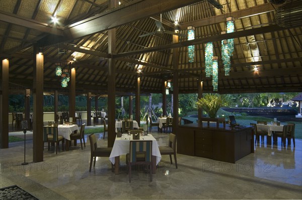 Open wall dining room at resort