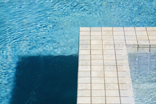 Swimming Pool and hot tub with Tile